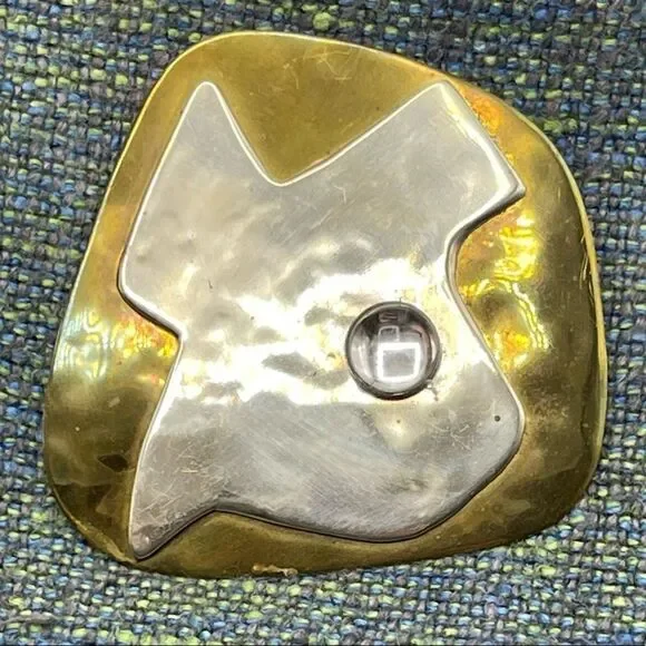 Handcrafted Silver Tone Texas Clear Glass Stud on Hammered Brass Brooch - Picture 5 of 16